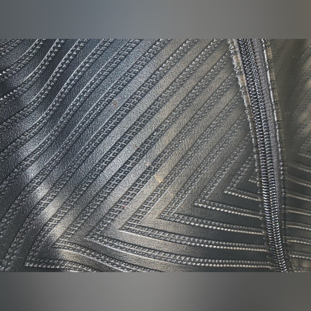 “Michael Kors” Black and Gold  rhinestone jumbo kiss clasp Women's handBag purse - Picture 9 of 10